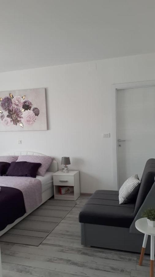 Apartman Lidija Dinjiska Exterior photo